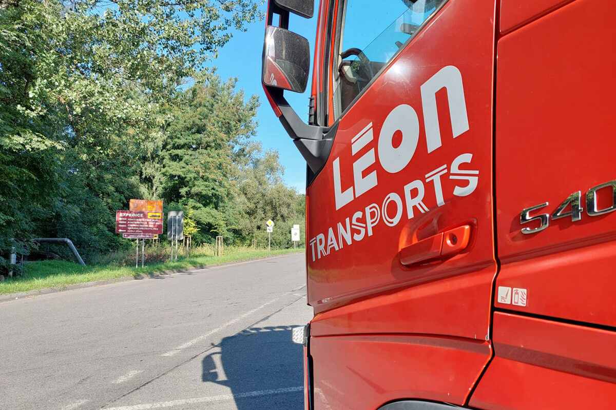 cabine du camion Leon Transports